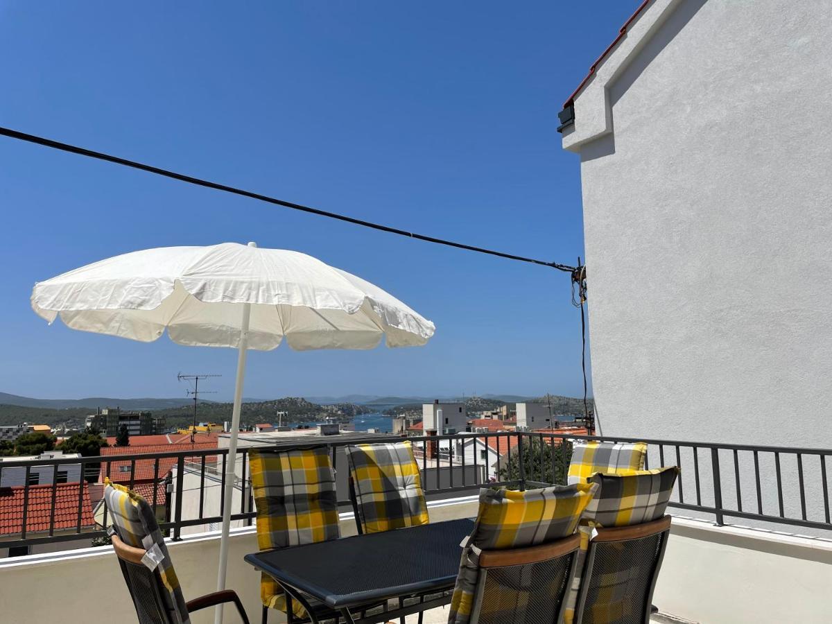 Apartment Simaris - Spacious With Terrace And Sea View Шибеник Экстерьер фото