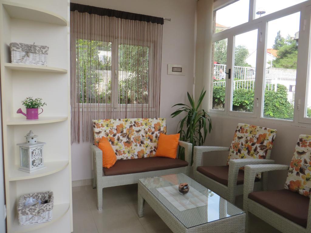 Apartment Simaris - Spacious With Terrace And Sea View Шибеник Экстерьер фото