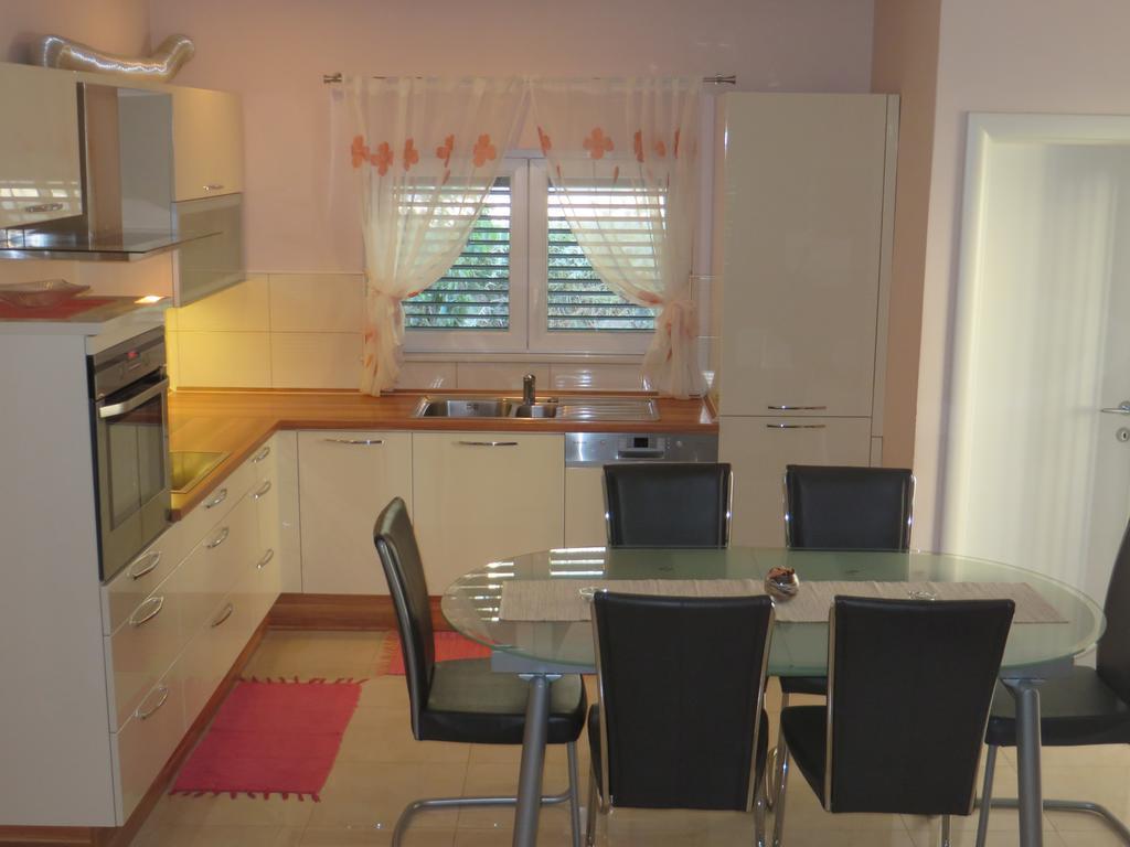 Apartment Simaris - Spacious With Terrace And Sea View Шибеник Экстерьер фото