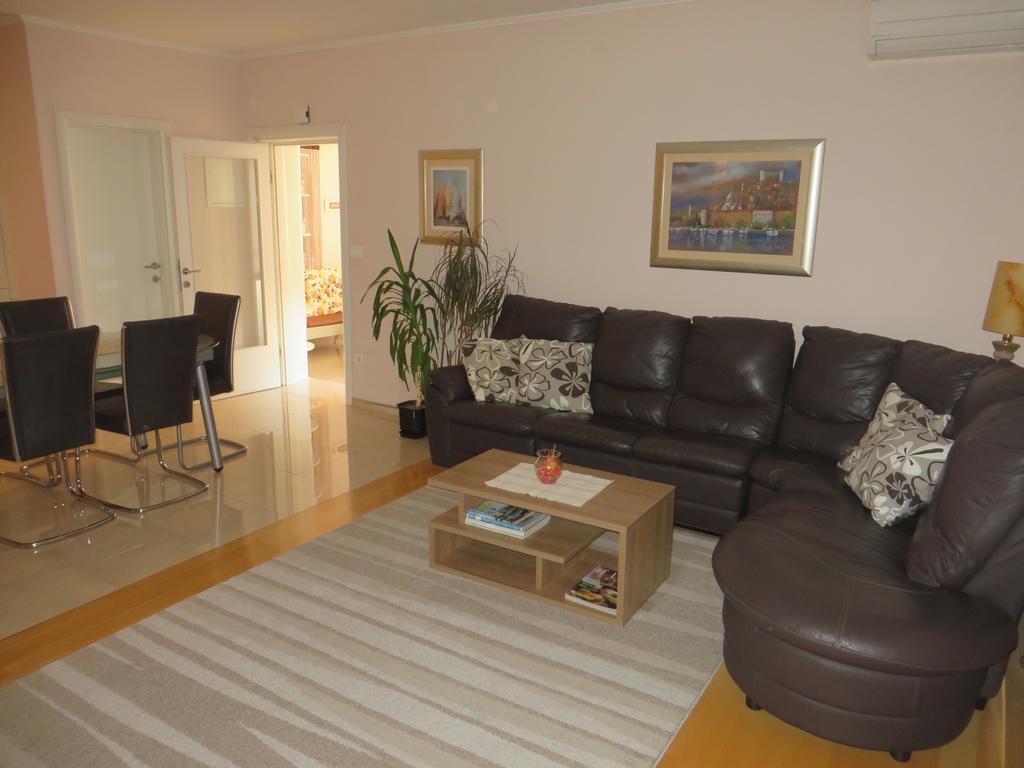 Apartment Simaris - Spacious With Terrace And Sea View Шибеник Экстерьер фото