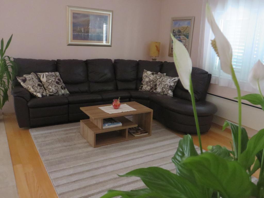 Apartment Simaris - Spacious With Terrace And Sea View Шибеник Экстерьер фото